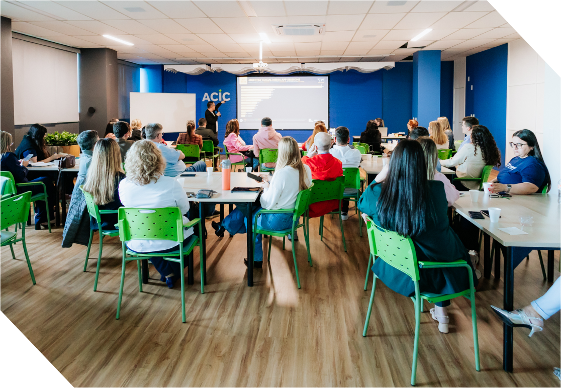 Participantes em oficina colaborativa do Lab Alfa