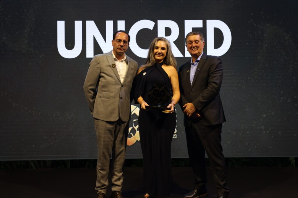 unicred-e-premiada-por-suas-iniciativas-na-area-de-educacao-financeira