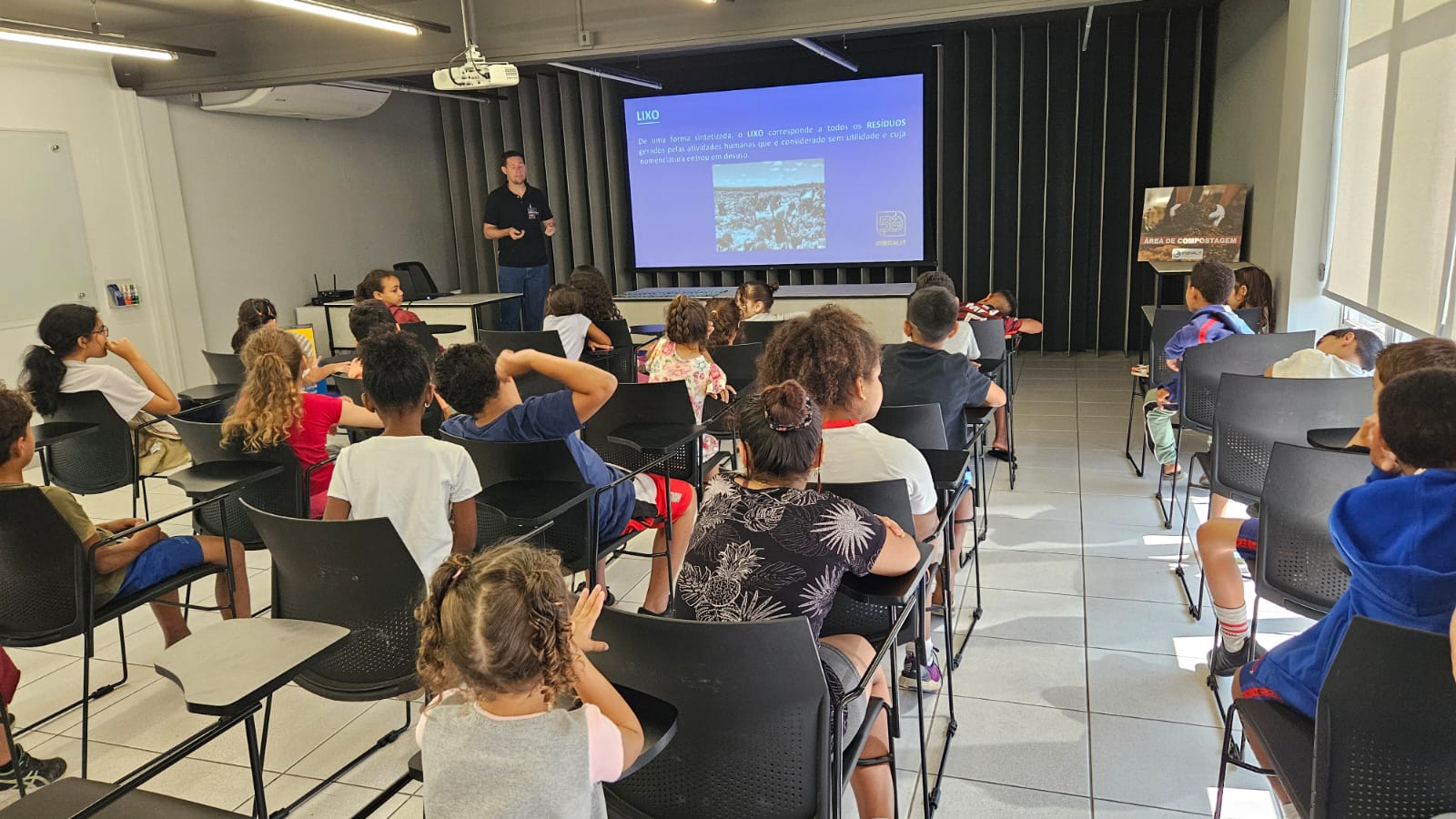 de-forma-divertida-criancas-e-adolescentes-aprendem-sobre-compostagem-e-descarte-correto-de-residuos